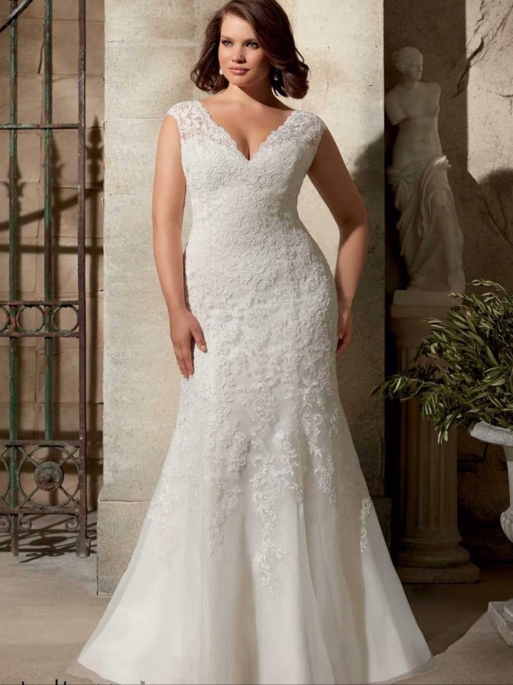 Mori Lee Ivory Lace V-Neck Wedding Dress Size 12